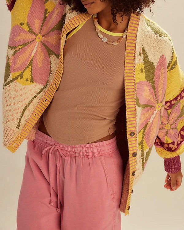 Çiçek Desenli Örgü Hırka